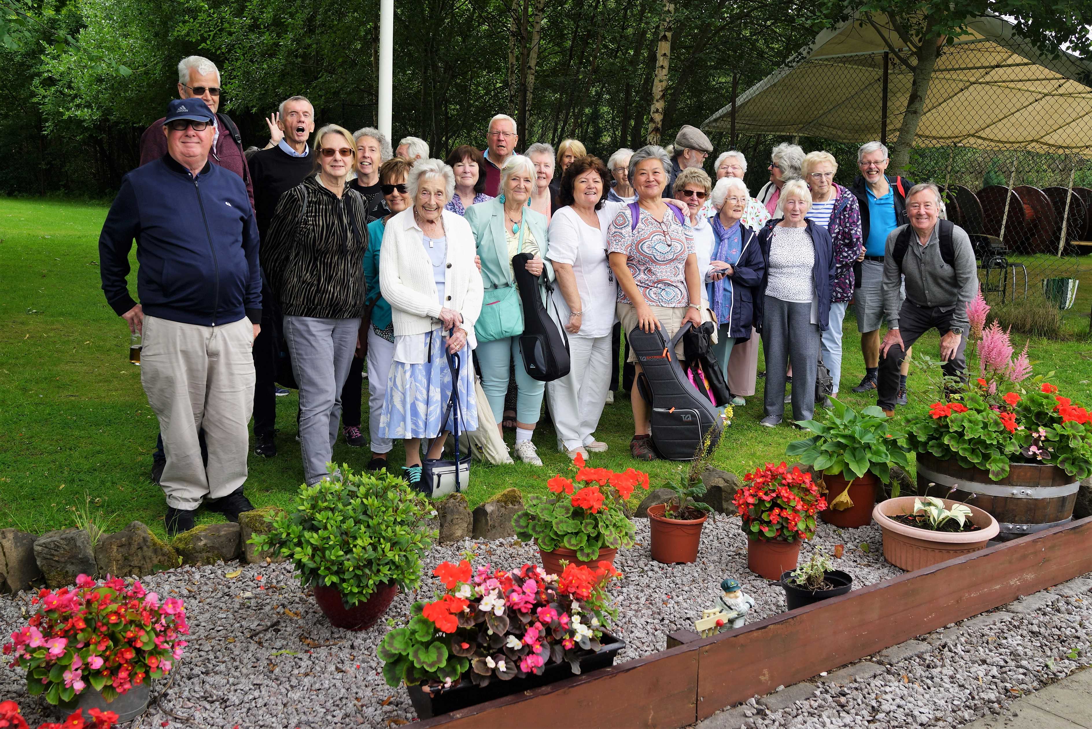 P&D u3a members with picnic players